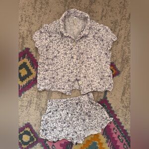 Rylee + Cru Gray Patterned Top and Shorts Set